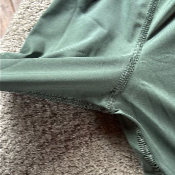 Quiksilver UV protection Green Long Sleeve Surf Sun Shirt - Picture 7 of 11